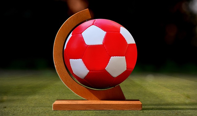 也不容丝毫 也不容丝毫